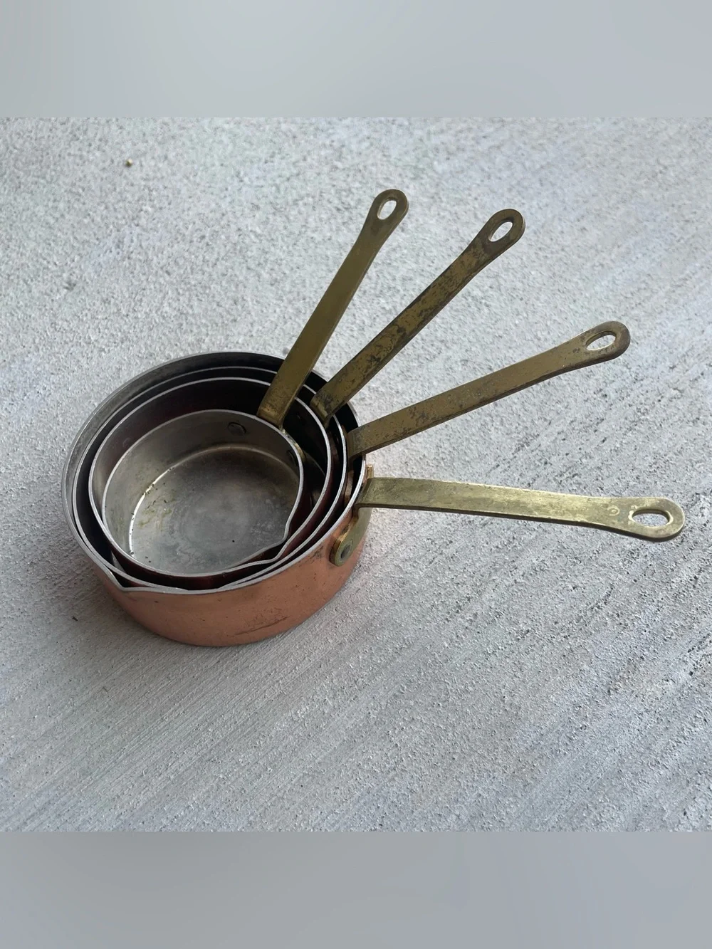 Set Of 4 Vintage Copper & Brass Handle Measuring Cups Nesting Pouring